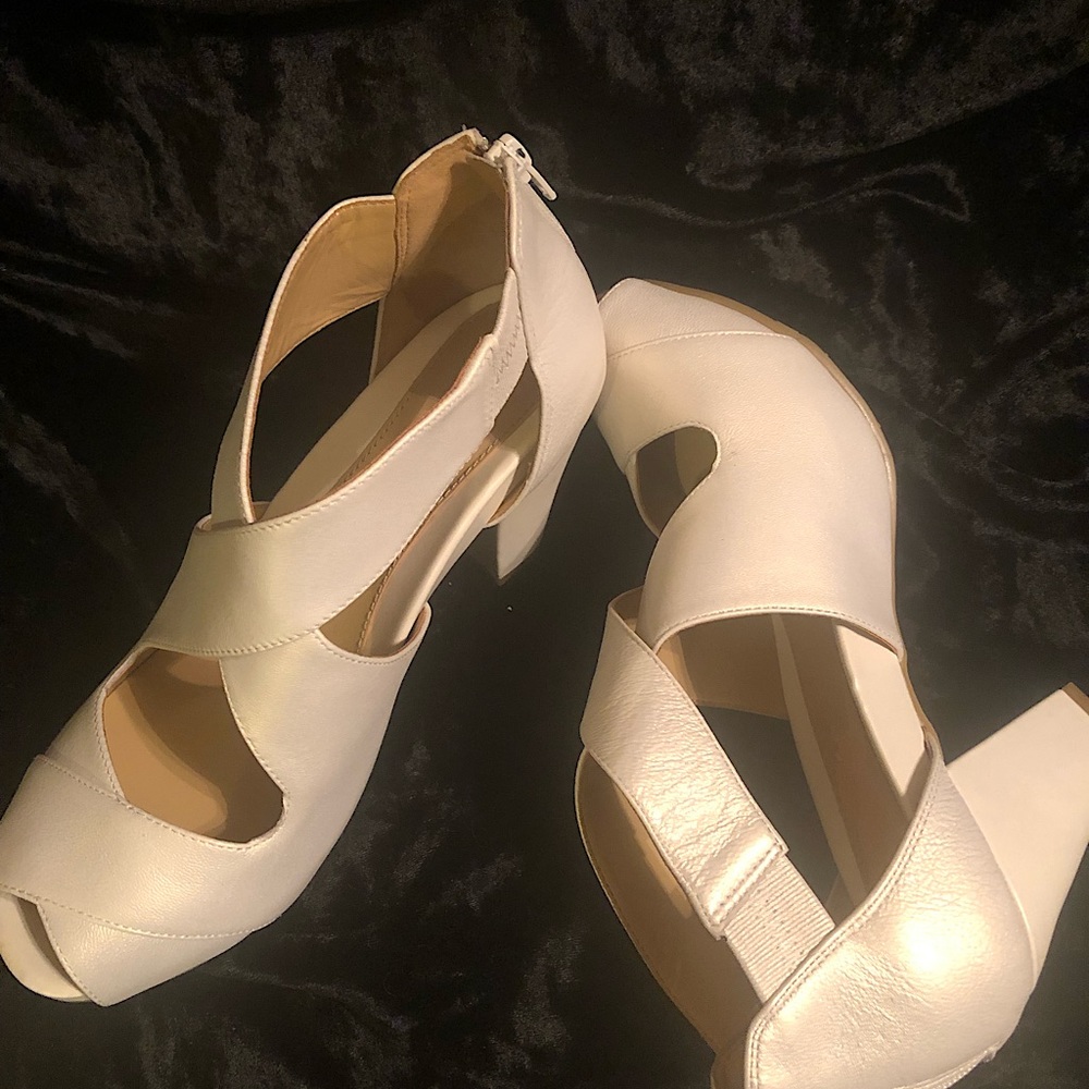 Easy Spirit Chunk Heel 3 inch Heel Shoe